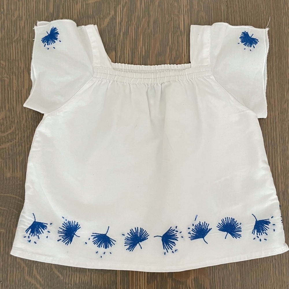 🌺 Baby Gap white embroidered Top 6-12 months